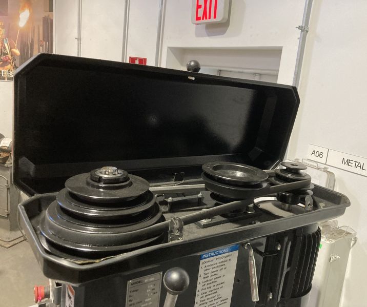 File:Dake pulleys w Scraps behind.jpg