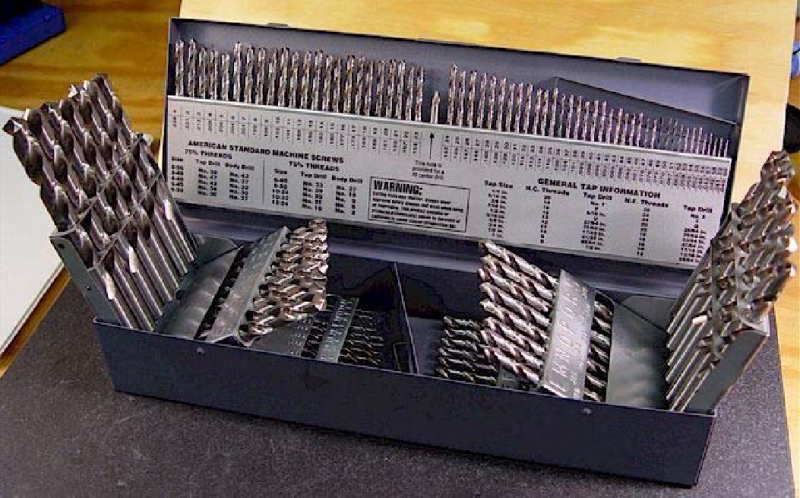 File:Twist drill set.png