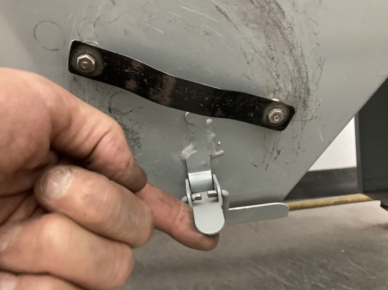 File:Tut3 Bracket nofrills media drain.jpg