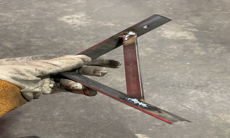 File:Tut3 Bracket nofrills bracket welded.jpg