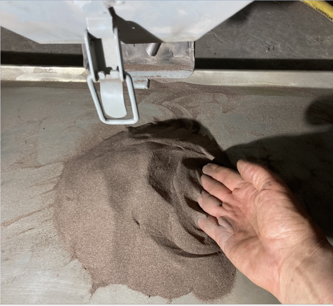 File:Sand blaster draining the hopper.png