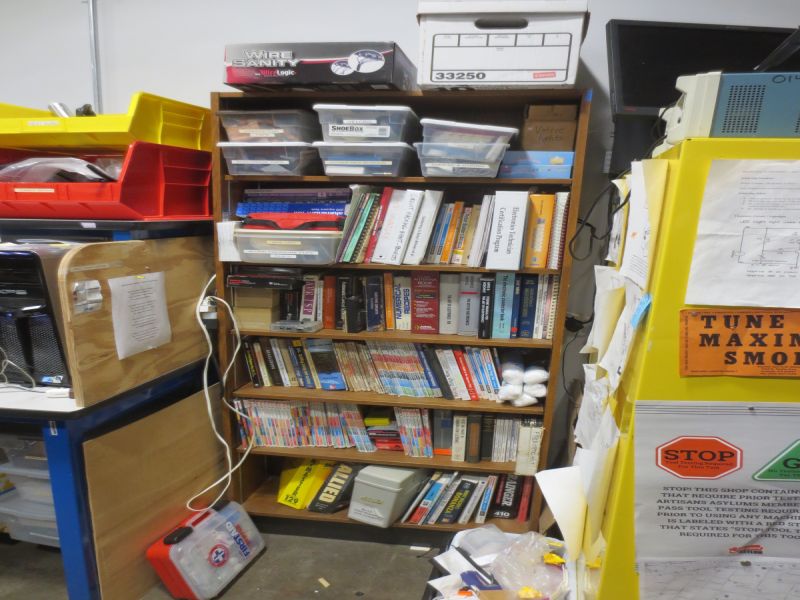 File:Enr bookshelf.jpg